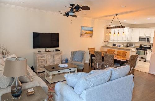 Garden City House | Captivating 4 bedroom House with Double Balconies and a Community Pool-Angler Villas 3