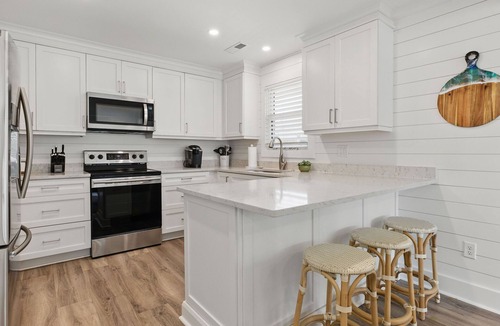 Isle of Palms House | Carolina Belle Recent Renovation 5 bd/4 ba Private Pool, Backyard Oasis, 3rd Row