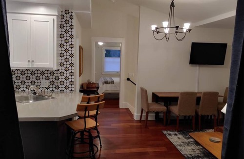 Summerville Historic District House | Carriage House 2 bdrm at Camellia Cottages in historic Summerville, SC