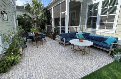 Mount Pleasant House | Carriage House with View