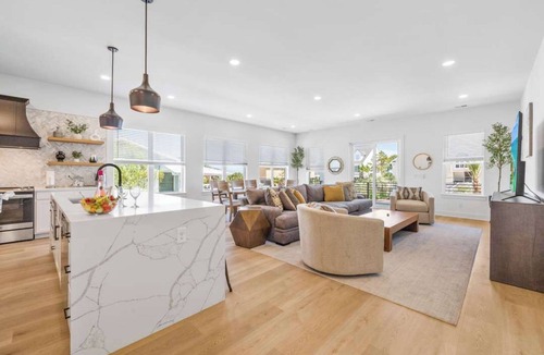Long Bay Estates House | Casa Blanca Luna Showstopper Sea View Home