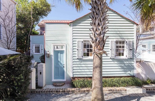 Cannonborough Elliotborough House | Casa Zoë | Cottage Row – Side-by-Side Historic Charm for Groups