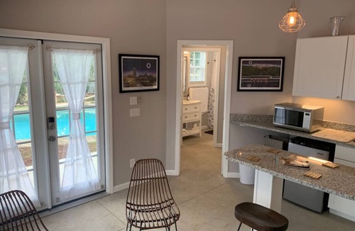 Shandon House | Casita - COLA & Hot Tub