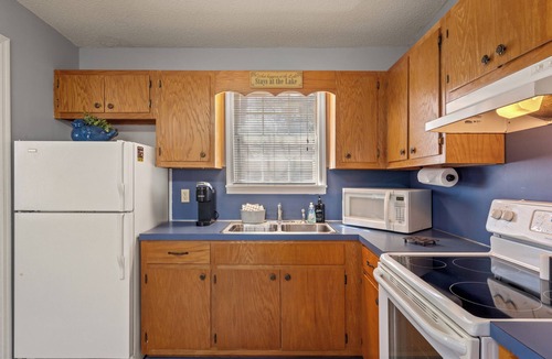 Santee Cabin | CatDaddy Cabin - Lake Marion Cabin in Santee - lake view, fire pit, boat parking
