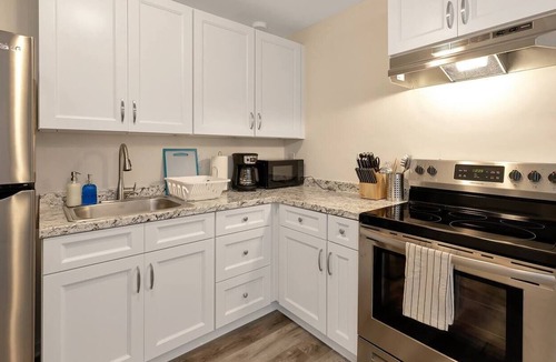 Ponderosa - Wingate Apartment | Center of it all near Airport, Uptown, VA Medical