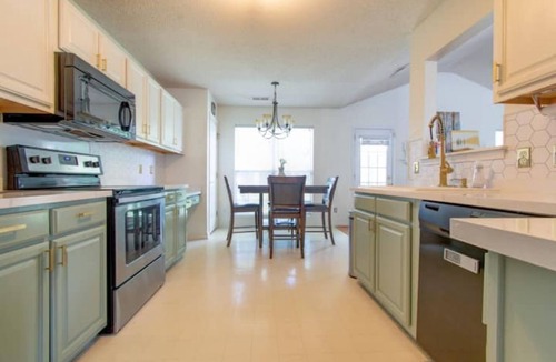Davis Lake - Eastfield House | Centrally-located Cozy & Relaxing Charlotte Ranch