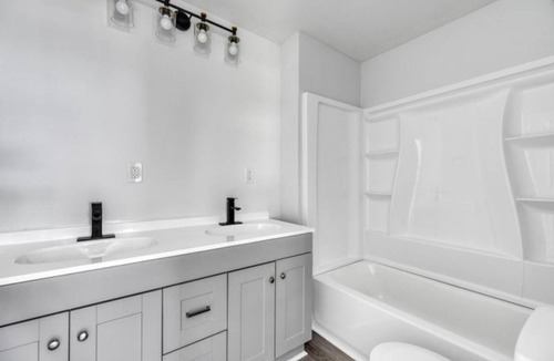 Walterboro House | Centrally Located Serene home away from home. Come be our guest!