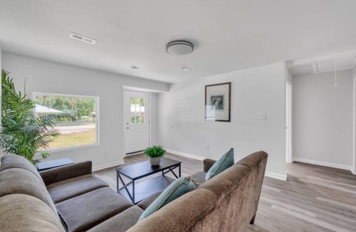 Walterboro House | Centrally Located Serene home away from home. Come be our guest!
