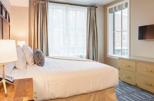 Cannonborough Elliotborough Resort | Charleston 2 BR presidential with balcony overlooking King St prime location