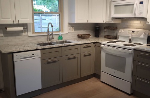 West Ashley Apartment | Charleston Charm~B is 4 miles to Downtown Charleston and Close To All Areas!