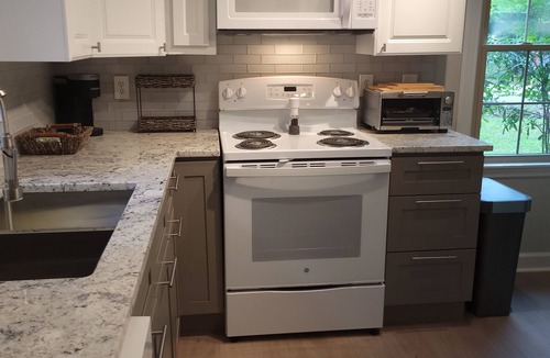 West Ashley Apartment | Charleston Charm~B is 4 miles to Downtown Charleston and Close To All Areas!