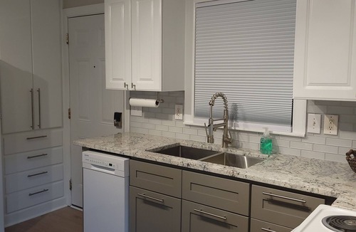 West Ashley Apartment | Charleston Charm~B is 4 miles to Downtown Charleston and Close To All Areas!