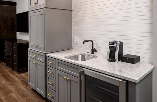 Ansonborough Apartment | Charleston | Couples Historic Retreat | Gym + Downtown