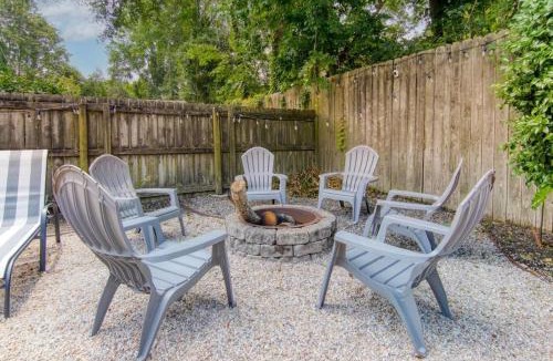 Mount Pleasant House | Charleston Oasis with Hot Tub, Mins to Dtwn