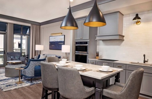 Ansonborough Condo | Charleston | Romantic City Retreat | Gym + Lounge