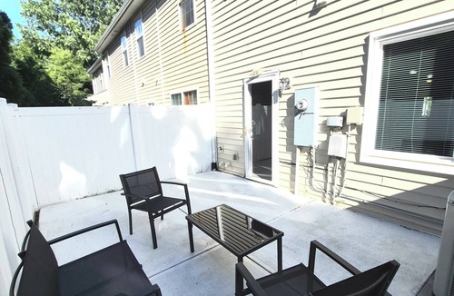 Brown Road House | Charlotte Executive 3BR Furnished Townhome Monthly Stay Near Airport