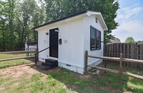 Bowling Green Apartment | Charlotte tiny home getaway 5 min to lake Wylie 20 minutes to downtown Charlotte