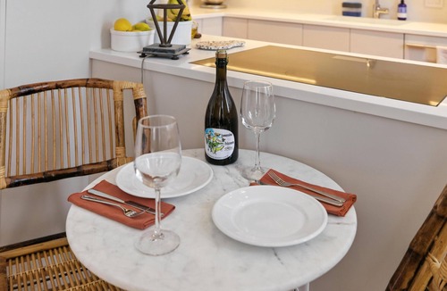 Harleston Village Condo | Charming 1-bedroom Pied-à-terre on Colonial Lake