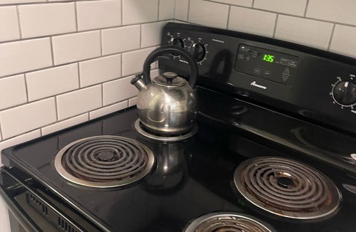 Charleston Apartment | Charming 1BR Pool 5–10 Minutes to Downtown CHS