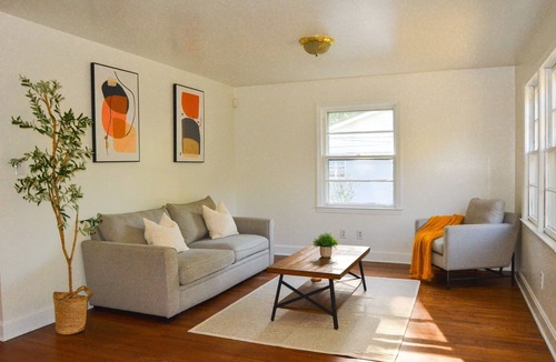 Sheffield Park House | Charming 2-Bedroom Duplex in the lovely Plaza Midwood