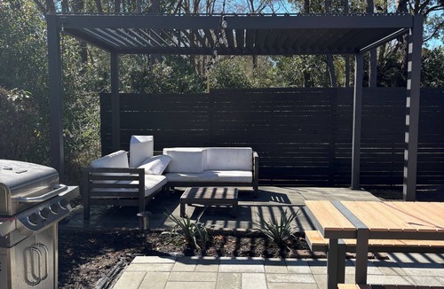 West Ashley House | Charming 2-bedroom house in beautiful Charleston with full kitchen, AC, patio
