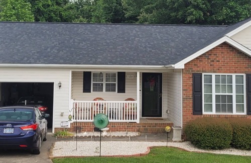 Randleman House | Charming 2-bedroom house with AC, WiFi in Randleman full of love. Near TBMPNC.
