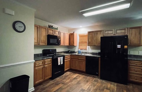 Roxboro House | Charming 2-bedroom lakehouse with HVAC in cozy Roxboro