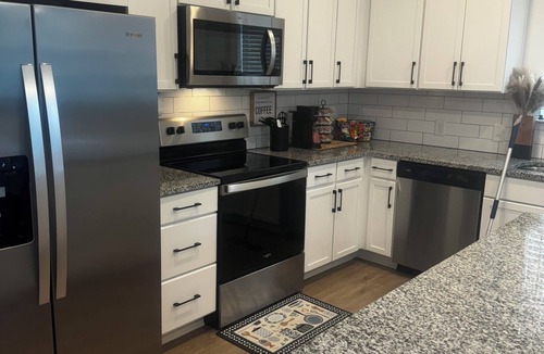 Summerville Apartment | Charming 2-bedroom apartment in Summerville with WiFi and AC