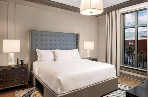 Ansonborough Hotel | Charming 2 Suites Near Liberty Square – Central & Peaceful Stay