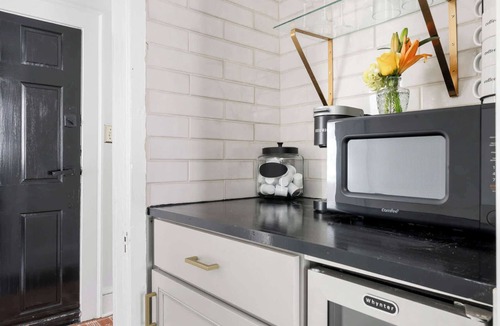 Charleston Historic District House | Charming 2bd Downtown Suite