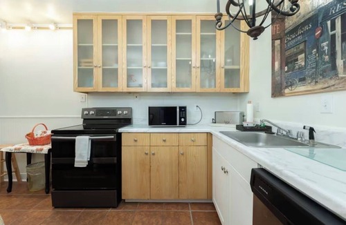 Harleston Village Apartment | Charming 2BR Historic Kitchen House Steps from Colonial Lake & King Street