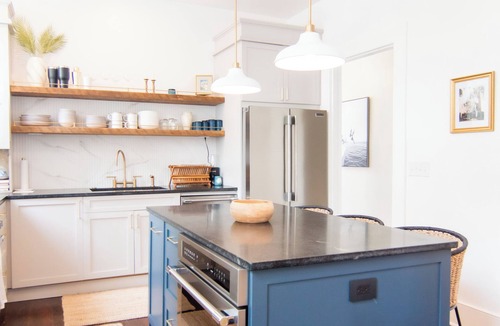 South of Broad Condo | Charming 3-Bedroom, 2-Bathroom Retreat in the Heart of Historic Charleston