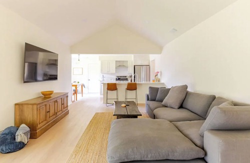 Whitemarsh Island House | Charming 3-bedroom Coastal Vacation Home near the beach and downtown Savannah