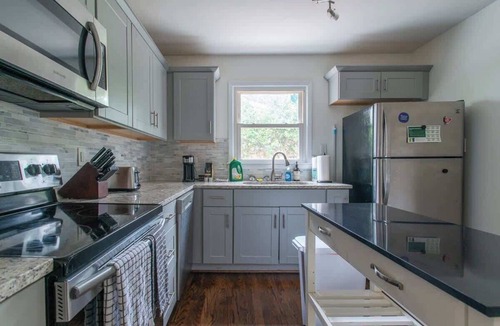 Southeast Raleigh House | Charming 3BR Home w/Fenced Yard Near DT Raleigh