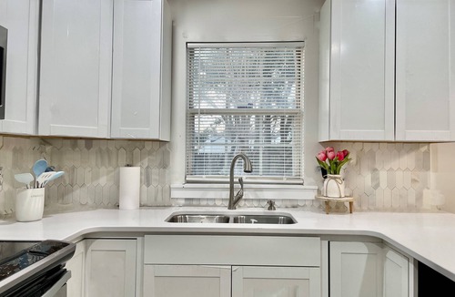 North Charleston House | Charming 4-bedroom house with AC and WiFi in Pleasant Charleston