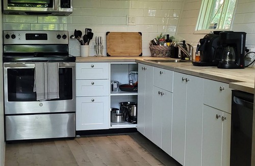 St-Adolphe-d'Howard Cottage | Charming Woodland Cabin – Comfort Meets Nature