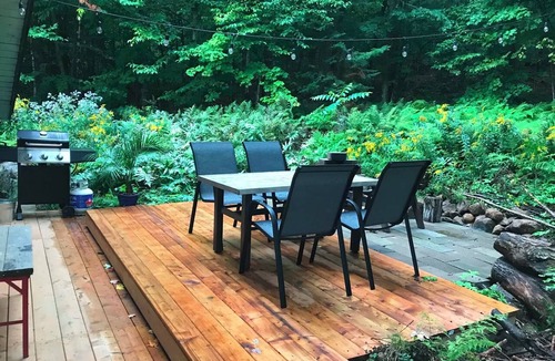 St-Adolphe-d'Howard Cottage | Charming Woodland Cabin – Comfort Meets Nature