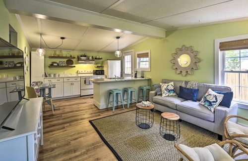 Charleston Cottage | Charming Charleston Cottage: 2 Mi to Folly Beach!
