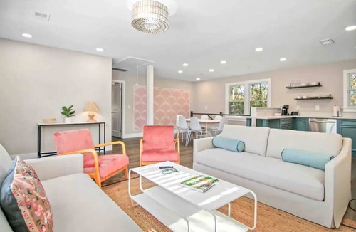 Goose Creek House | Charming Charleston Retreat: Your Perfect Home Away From Home.