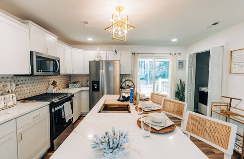 Lincolnville House | Charming Coastal Cottage in Historic Downtown Summerville
