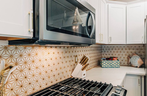 Lincolnville House | Charming Coastal Cottage in Historic Downtown Summerville