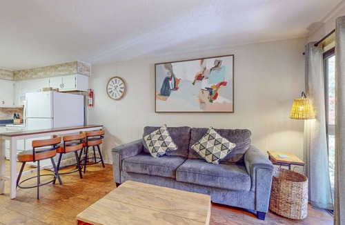 North Forest Beach Condo | Charming Condo 1 block from Coligny Plaza with on site pool, balcony, with Washer Dryer