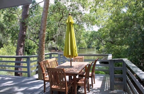 Vanderhorst Plantation House | Charming, family friendly and updated kitchen