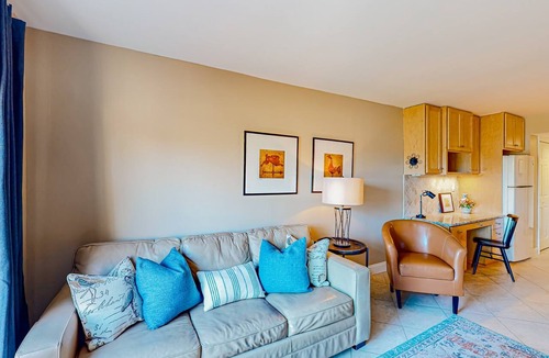 South Beach Condo | Charming Ground Floor studio condo near beach with tennis, pickleball, & water views
