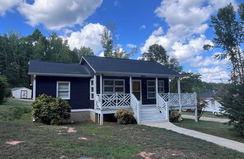 Woodruff House | Charming Home Between Greenville & Spartanburg. Close to BMW