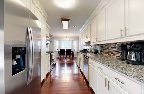 Goose Creek House | Charming home- Dog Friendly, Private Pool w/Private Putting Green