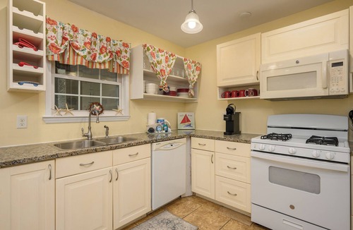 Port Royal House | Charming Port Royal Duplex – Walk to Shops & Sands Beach