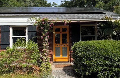 Old Village House | Charming Quiet Old Village Mount Pleasant-minutes from the Beach and Downtown!