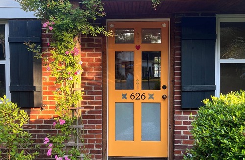Old Village House | Charming Quiet Old Village Mount Pleasant-minutes from the Beach and Downtown!