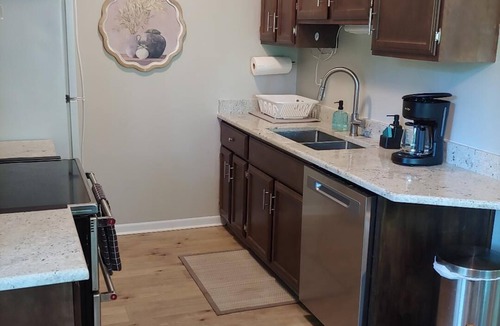 Merifield Acres House | Charming waterfront retreat on Buggs Island/Kerr Lake—perfect lakeside living!